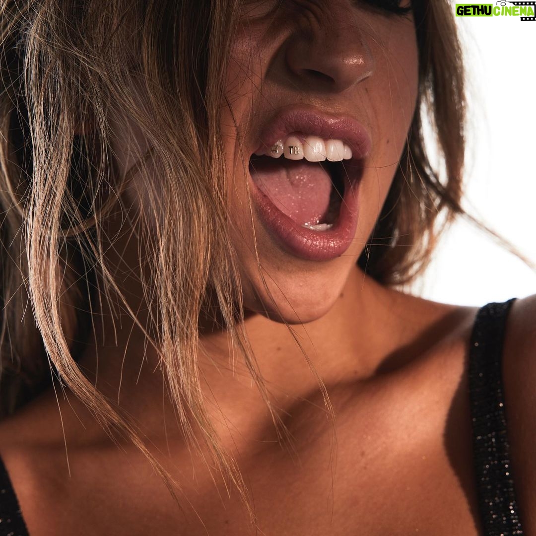Tate McRae Instagram - SORRRRREY FOR POSTING THIS SHOOT SM