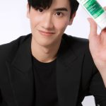 Tawan Vihokratana Instagram - ยิ่งเตทำงานทุกวัน ยิ่งต้องดูแลตัวเองตลอดเวลา แต่ก็มีบางวันที่ไม่ค่อยมั่นใจ…จนมาเจอ VICHY DERCOS มันดีจริง! รังแคดูลดลงตั้งแต่ครั้งแรกที่ใช้ จะมุมไหนก็รอด เตแนะนำเลย! 😉💚 #VichyTH #DercosTH Shop now: https://bit.ly/3ThhJon