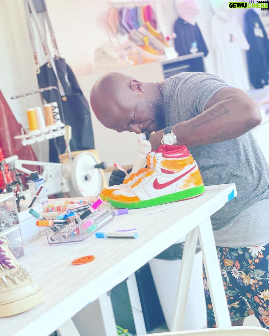 Taye Diggs Instagram - Custom making these kicks w my kid at SRGYN Academy. Super fresh. Def pull up…..👟