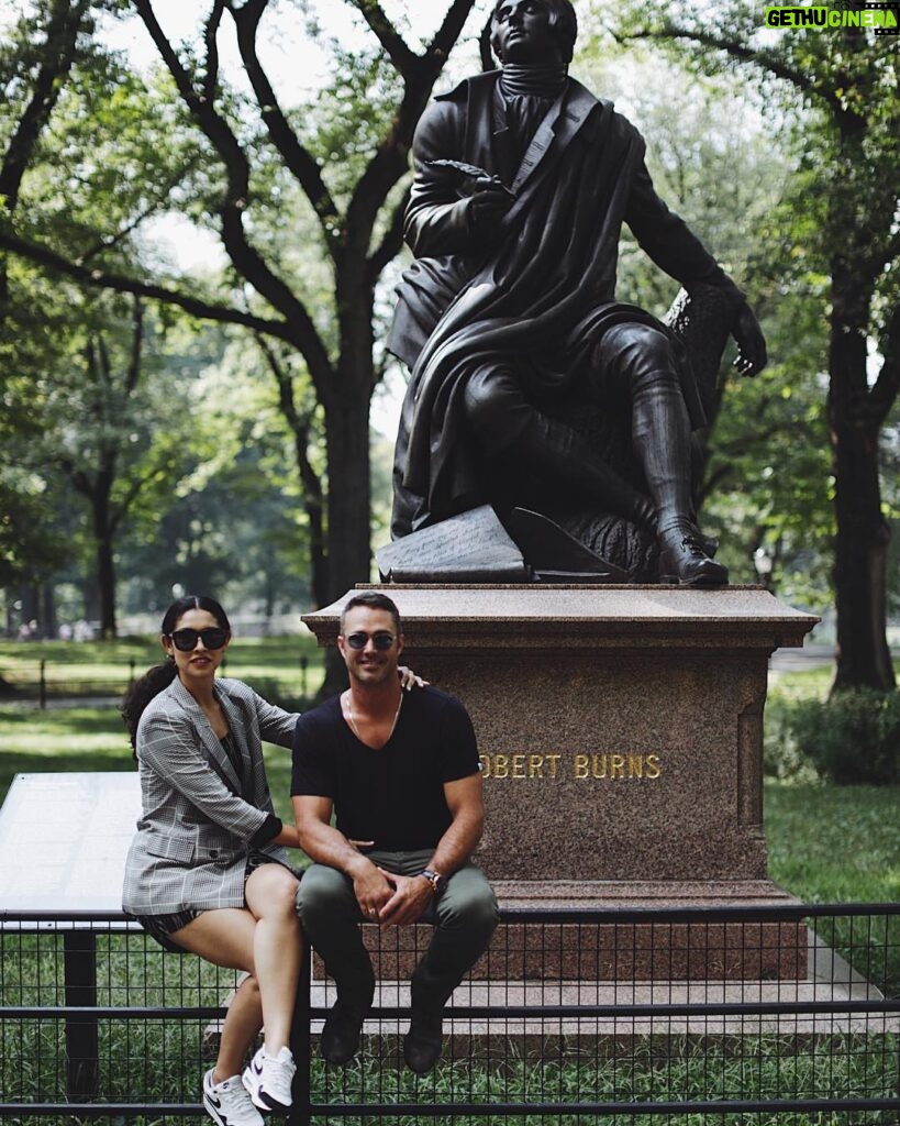 Taylor Kinney Instagram - Dapper in Central Park with @msmayoalldayo Robert Burns will be watching September 26 #chicagofire 📸 @mannyreel