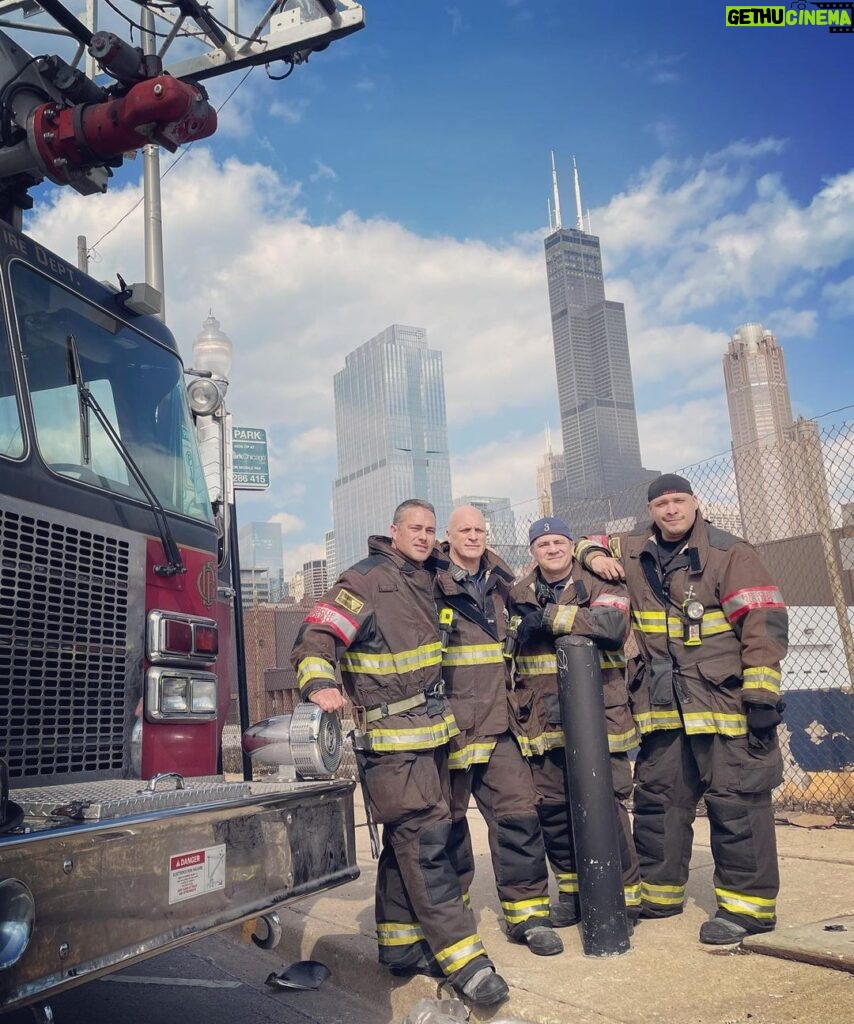 Taylor Kinney Instagram - #chicagofire All new episode tonite! Watch and chill and eat some cake!! *Red Velvety Velvet