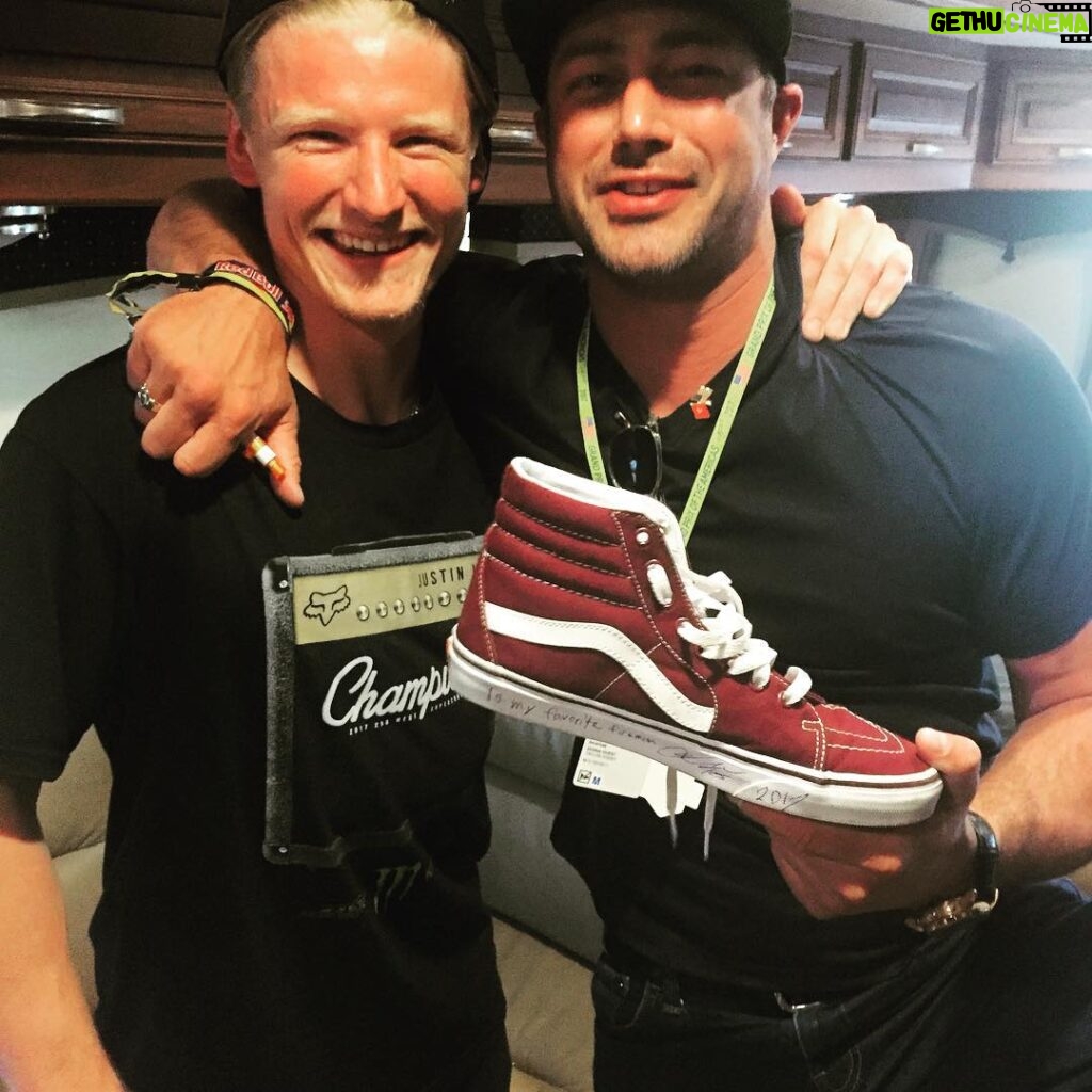 Taylor Kinney Instagram - Stoked for my good buddy @justinhill46 @supercrosslive World Champion! Lots of laughs and good times. Keep hustling! @thetrainingfacility @johnnylouch And he even signs shoes!!! Cheers!!! #quitthecrew