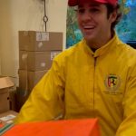 Taylor Lautner Instagram - Does anybody else’s mailman talk this much? @daviddobrik @doughbriks