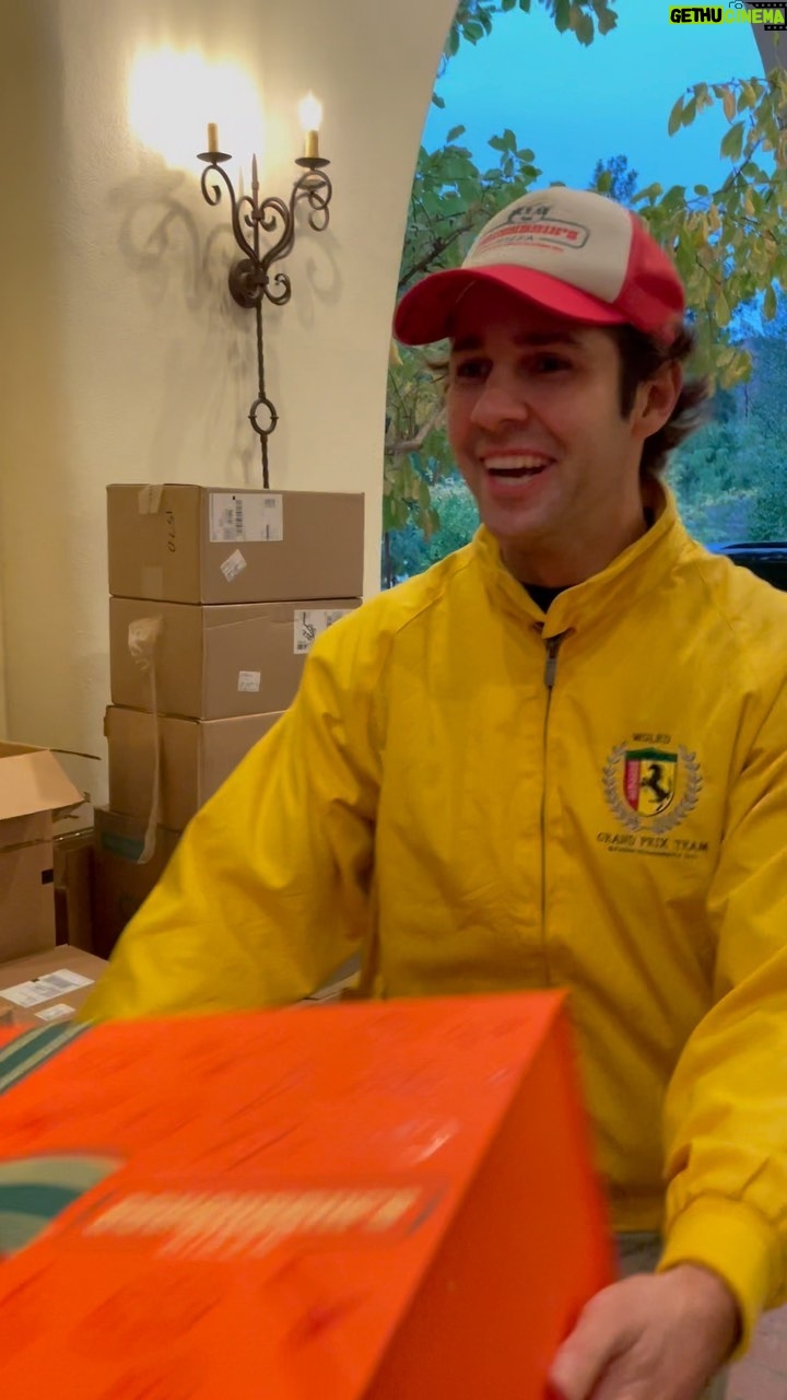 Taylor Lautner Instagram - Does anybody else’s mailman talk this much? @daviddobrik @doughbriks
