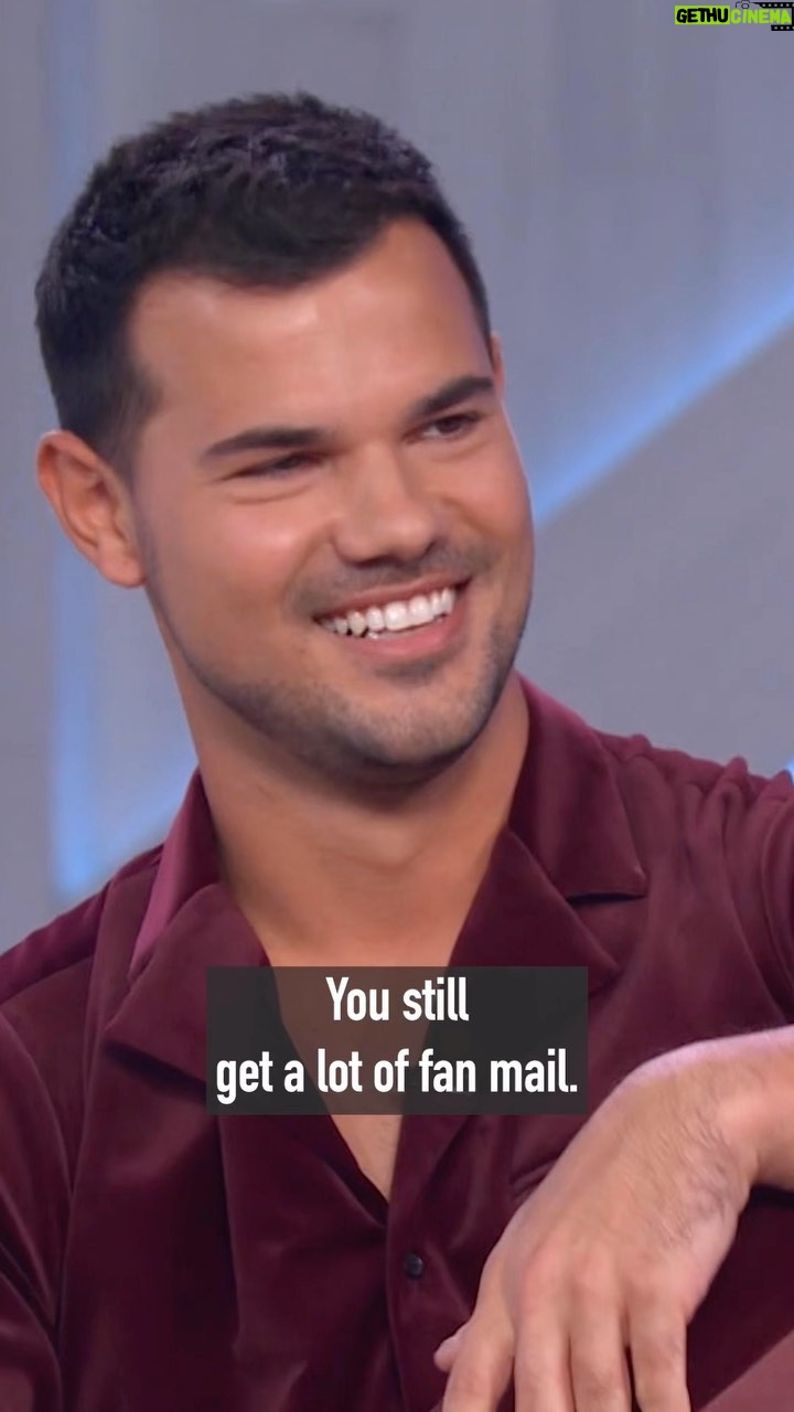 Taylor Lautner Instagram - Not the sneakers 😅 @taylorlautner #teamjacob #twilight #fanart #reaction