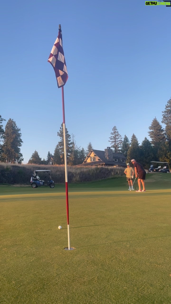 Taylor Lautner Instagram - hole in none 🙄