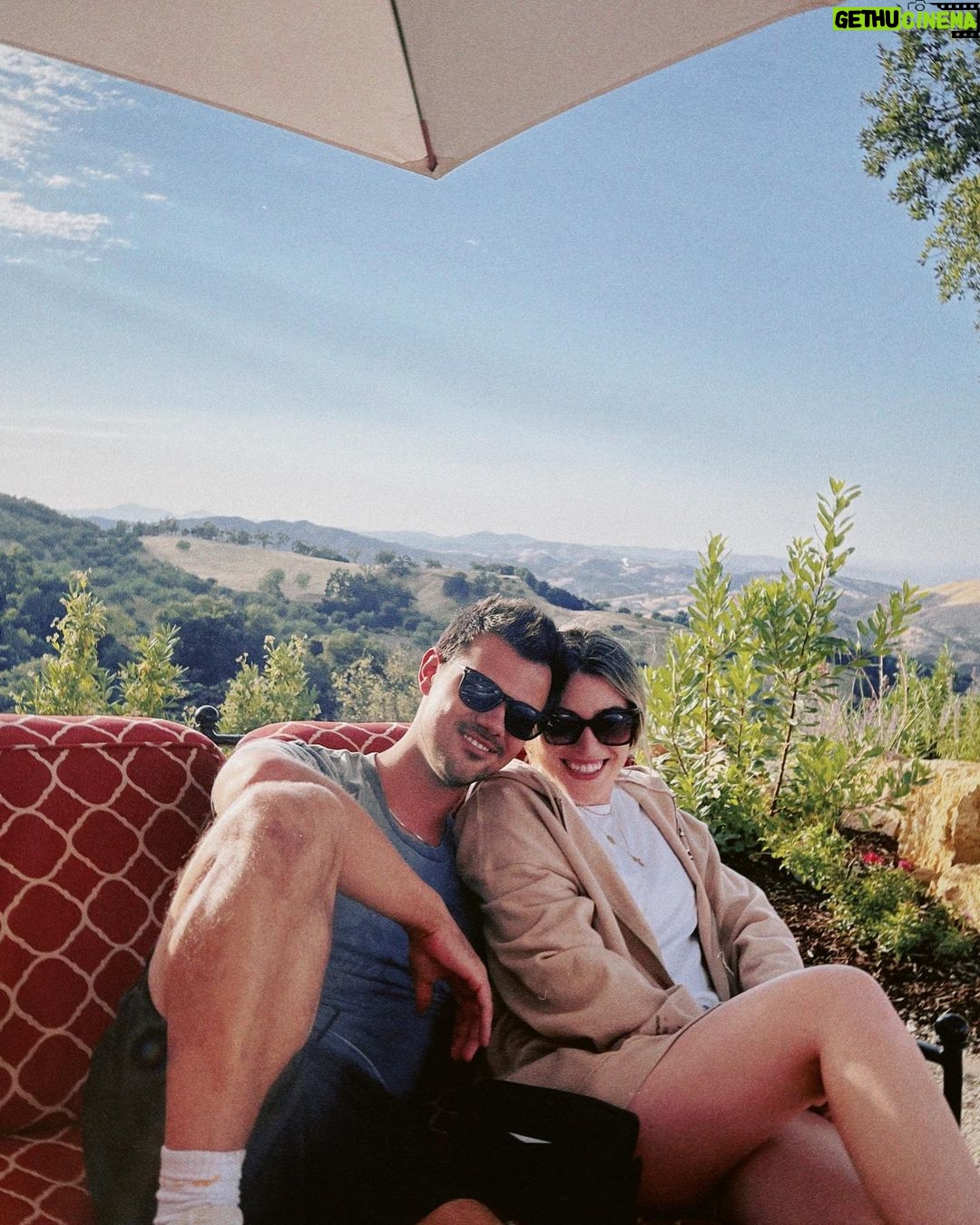 Taylor Lautner Instagram - One for the books🍷