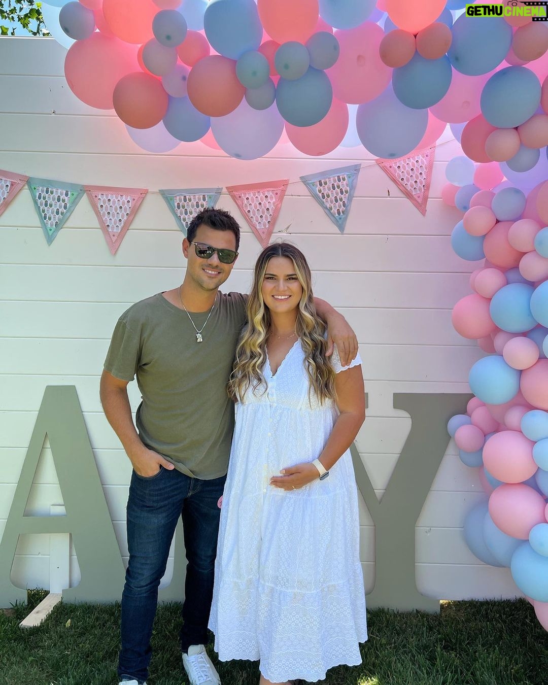 Taylor Lautner Instagram - Happy birthday @mrsmakenamoore ! Love you beyond words ❤️ can’t wait to meet my nephew!