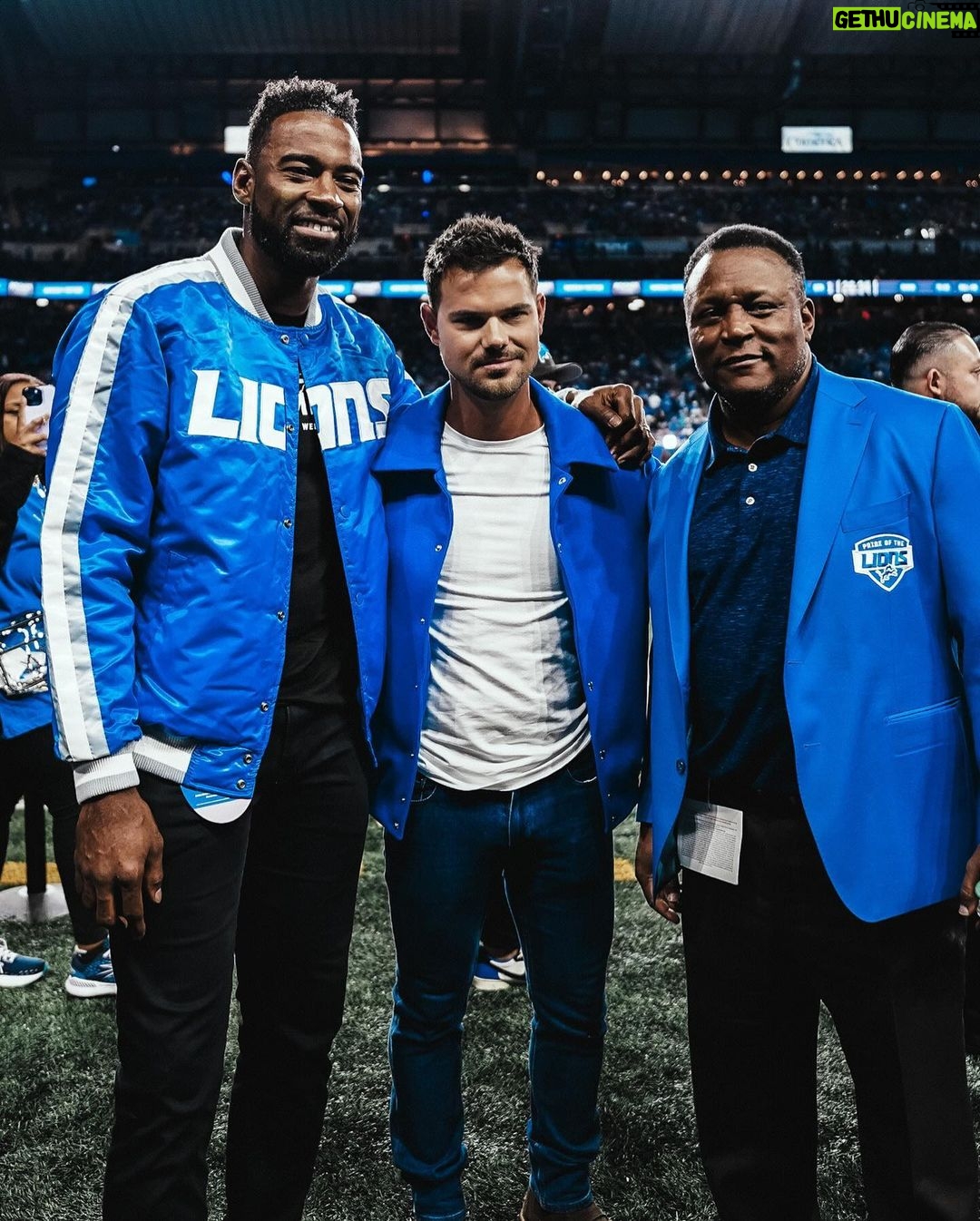 Taylor Lautner Instagram - 🤩🤩🤩 Ford Field
