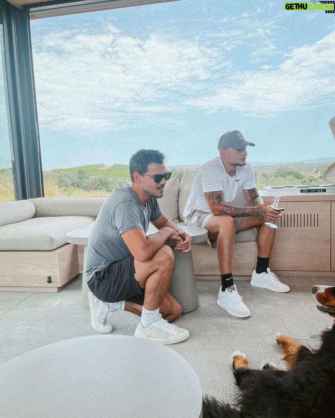 Taylor Lautner Instagram - One for the books🍷