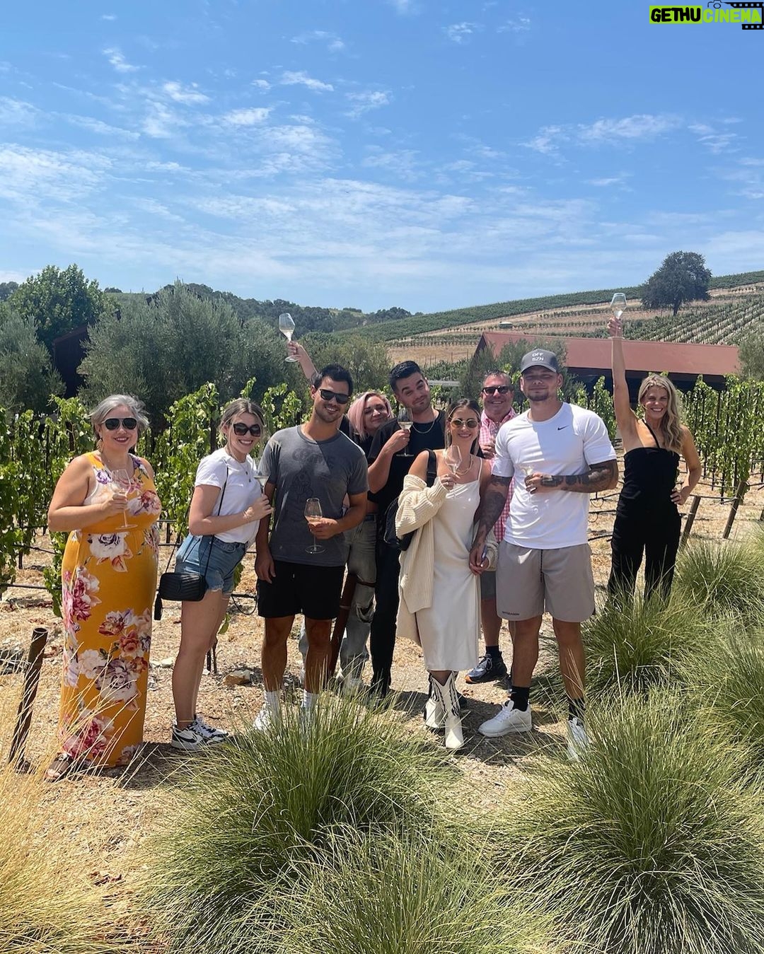 Taylor Lautner Instagram - One for the books🍷