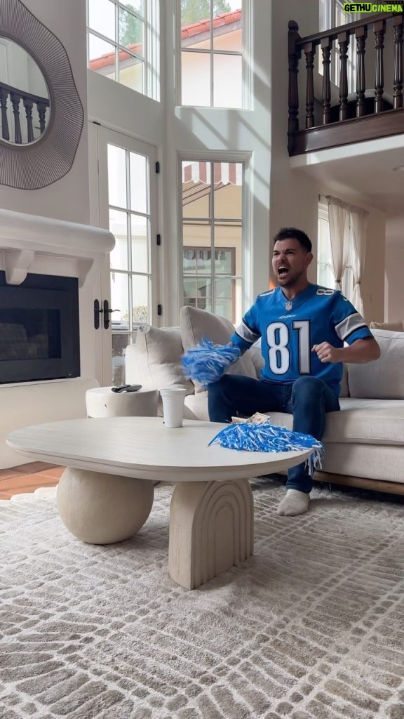 Taylor Lautner Instagram - Whether your team wins or loses, let @ally help you get what you really want  #ad Ally Bank, Member FDIC. Savings buckets are a feature of Ally Bank’s Savings Account. NO PURCH. NEC. Open to 50 US & DC. 18+, ends 2/15. Rules: savingforthatad.com