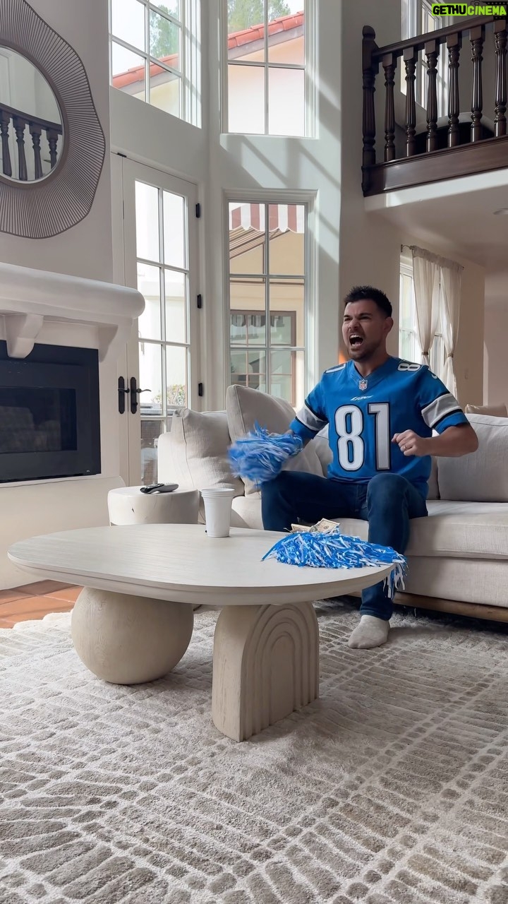 Taylor Lautner Instagram - Whether your team wins or loses, let @ally help you get what you really want #ad Ally Bank, Member FDIC. Savings buckets are a feature of Ally Bank’s Savings Account. NO PURCH. NEC. Open to 50 US & DC. 18+, ends 2/15. Rules: savingforthatad.com