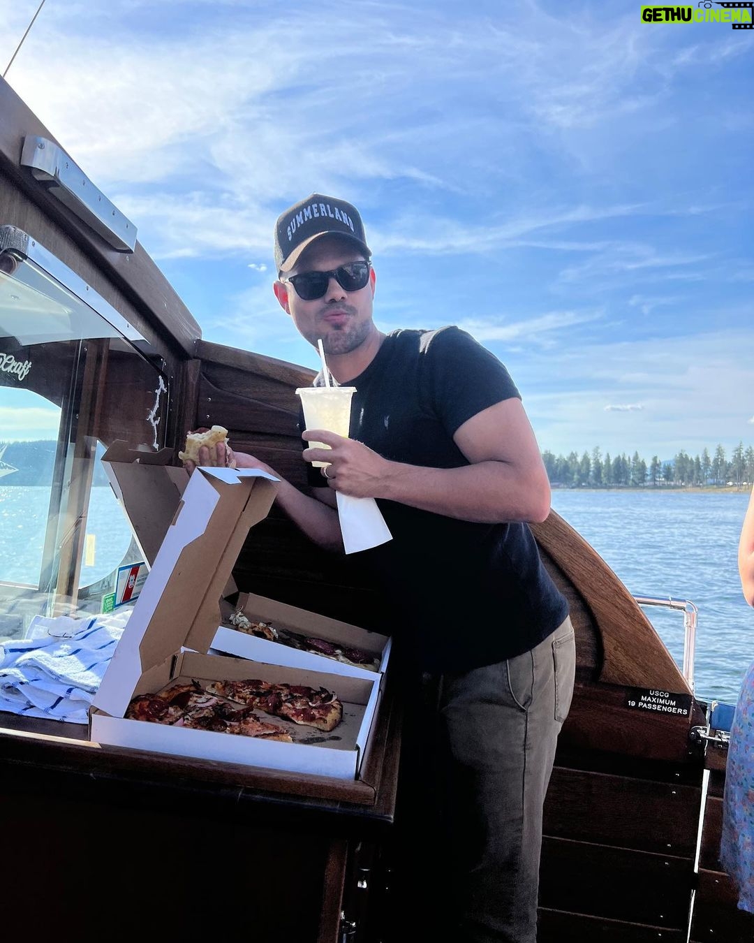 Taylor Lautner Instagram - caption this 🍕
