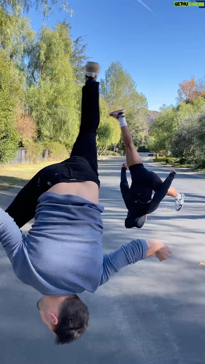Taylor Lautner Instagram - Heβs still got it folks ππ½ββοΈ check out our latest ep of @thesqueeze w Olympian @jordanchiles