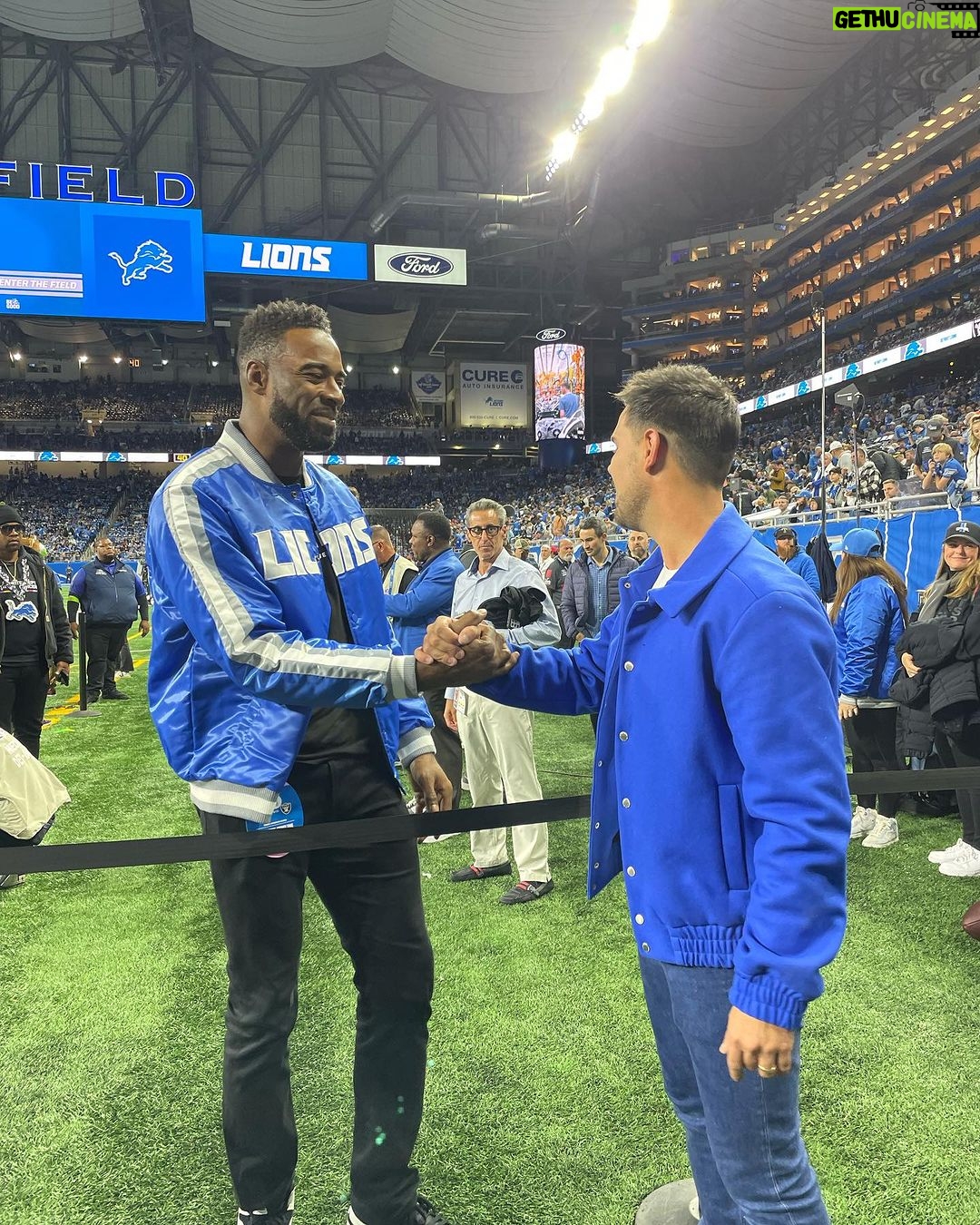 Taylor Lautner Instagram - Not a bad Monday night (3rd pic roast me go right ahead)