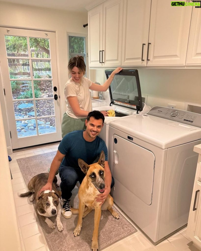 Taylor Lautner Instagram - Who loves their dog but hates pet hair? We’ll start🙋🏼‍♀️🙋🏽‍♂️ Lucky for us we discovered the Pet Pro System from @maytag #ad With features like the built-in Pet Pro filter in the washer, XL lint trap and the wrinkle prevent option on the dryer, we’re obsessed to say the least! And lucky for you #MayisMaytagMonth so you can get up to 30%* off all major #Maytag appliances through May 31st! Shop the link in our bios *Offer valid 4/27/23-5/31/23. See store for pricing and offer details. Advertised savings available through Maytag.com and participating retailers. Prices may vary. Additional terms and conditions apply. ®/TM © 2023 Maytag. All rights reserved.