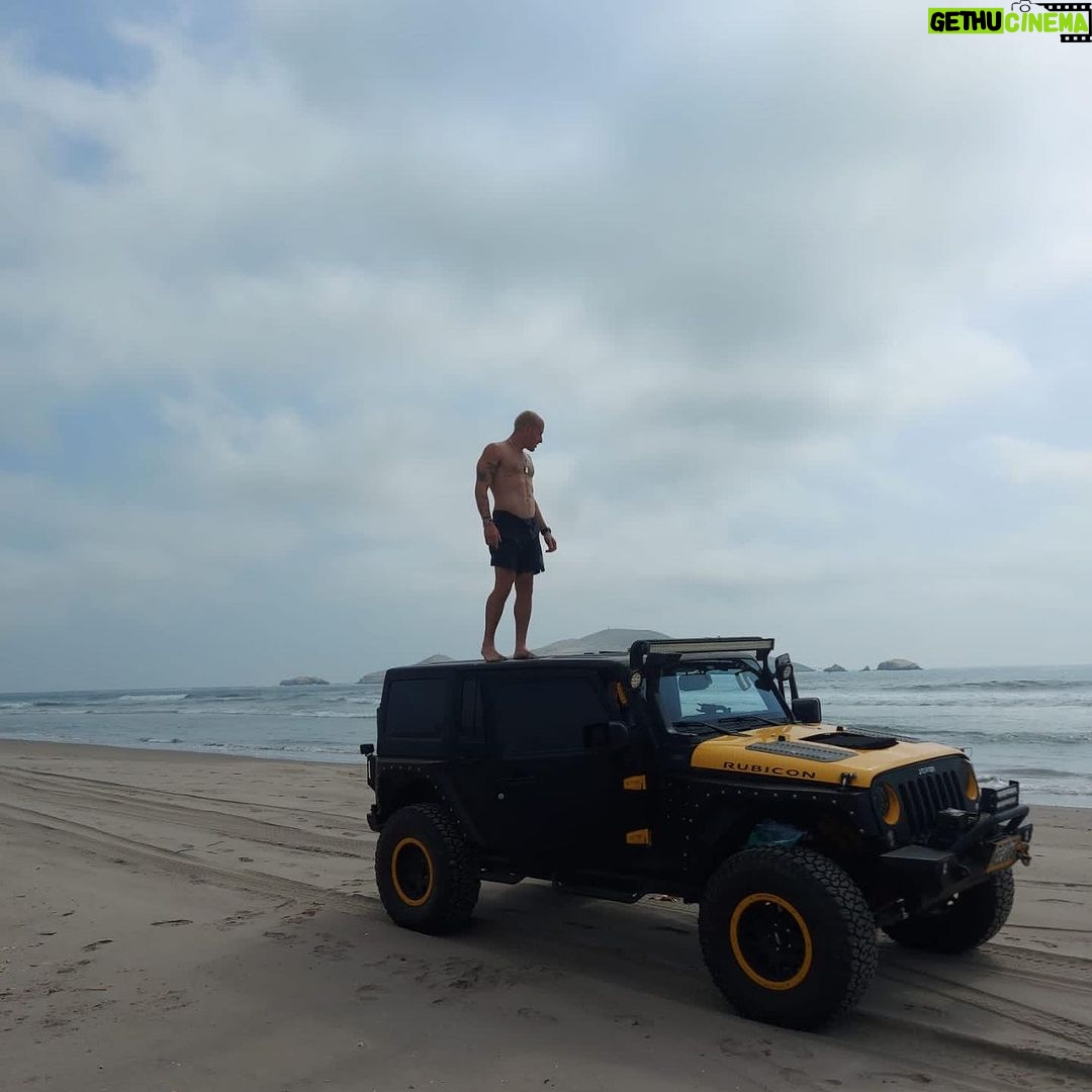 Taz Skylar Instagram - Somewhere on the way to Huacachina with @vdpvincent Peru