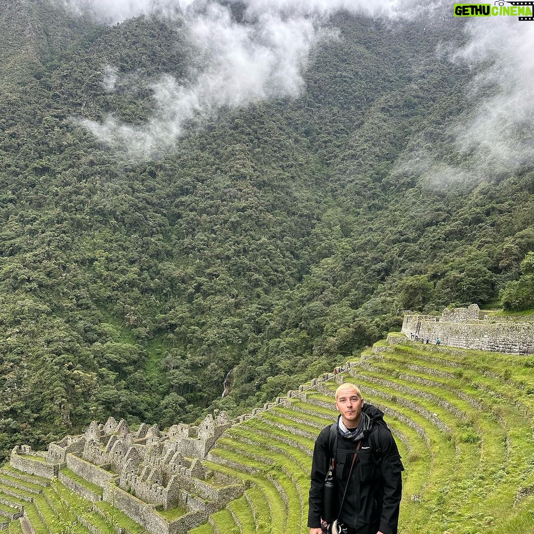 Taz Skylar Instagram - ๐๏ธ๐ฅ๐
Eating Peruvian cacao and coca leaves on the Inca trail is easily one of the highlights of my year! Machupicchu, Cuzco, Perรบ