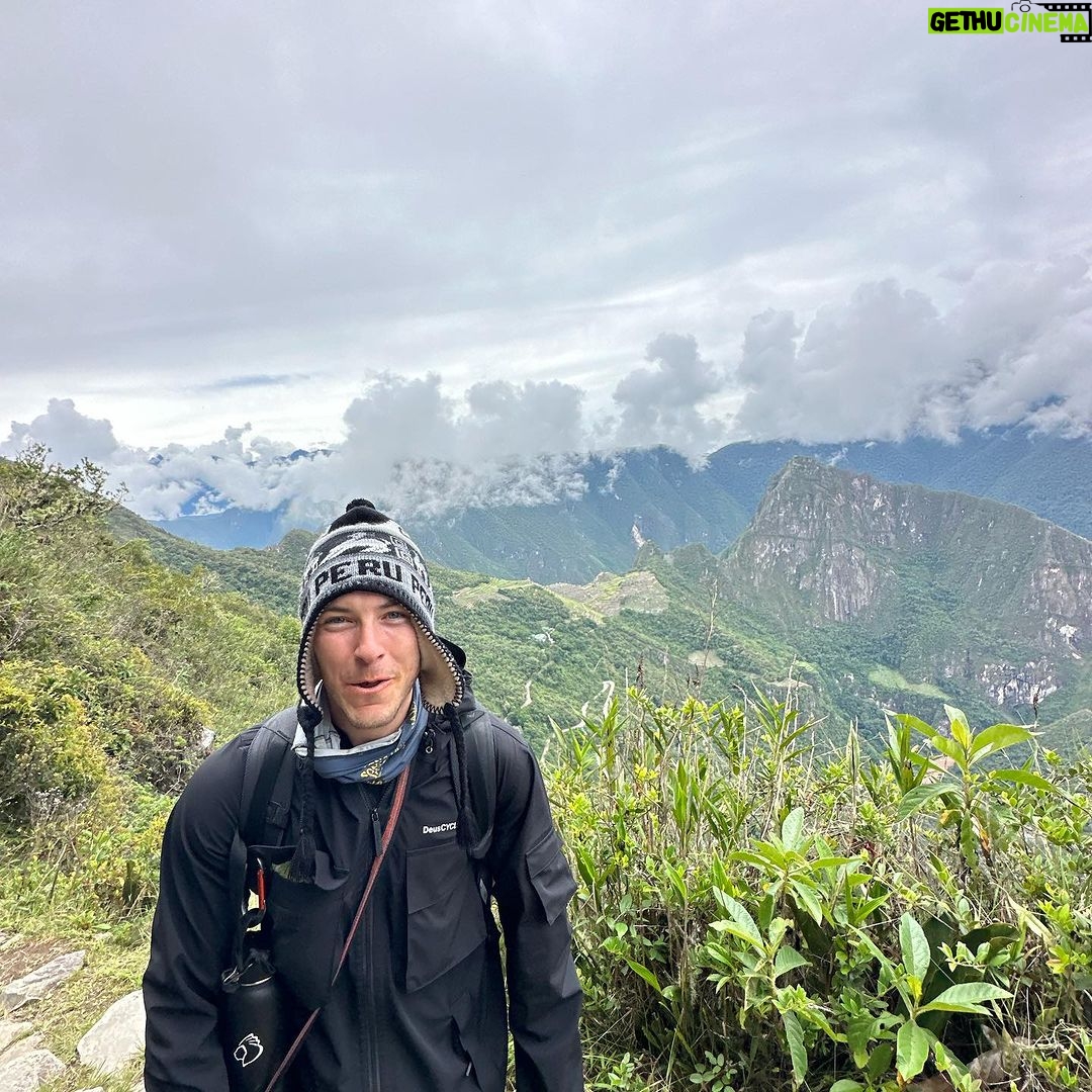 Taz Skylar Instagram - ๐๏ธ๐ฅ๐
Eating Peruvian cacao and coca leaves on the Inca trail is easily one of the highlights of my year! Machupicchu, Cuzco, Perรบ