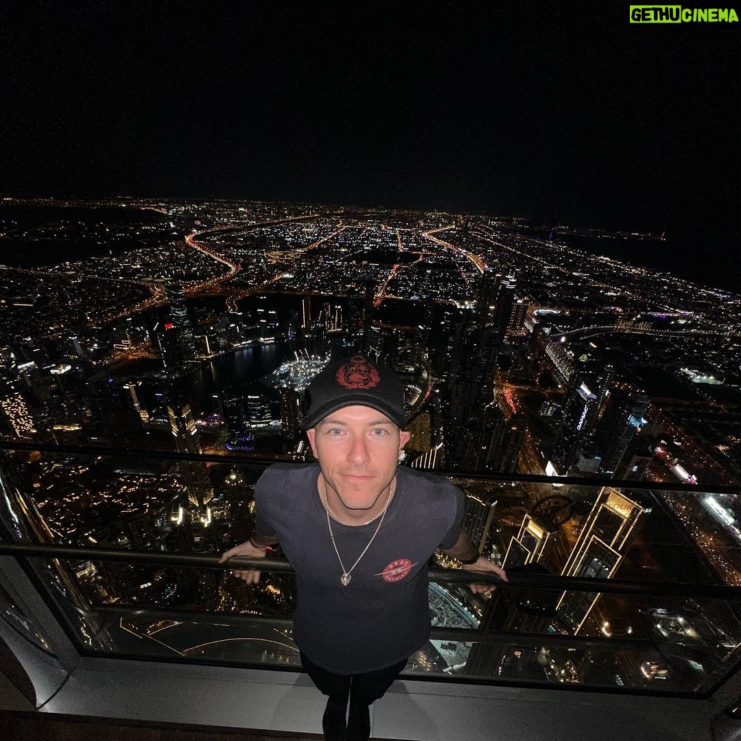 Taz Skylar Instagram - 🤔 It would be so cool to base jump from here. Burj Khalifa, Dubai