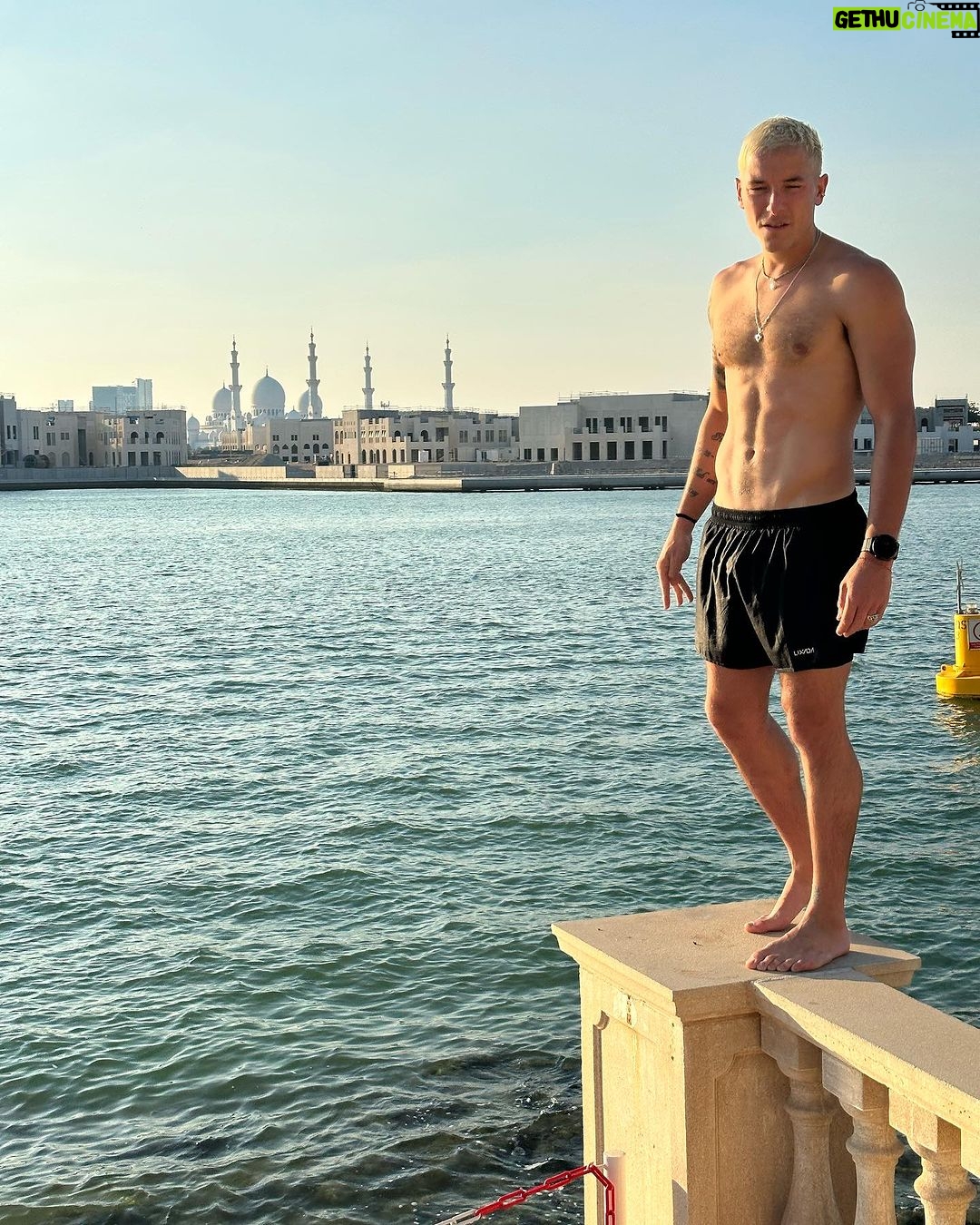 Taz Skylar Instagram - 2 transcontinental flights in one week. But Iām still swinging and bussing out 4Km swims straight off of the plane š
Thank you for the warm welcome! Abu Dhabi, United Arab Emirates