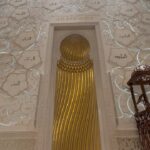 Taz Skylar Instagram - Chandeliers that weighed 12 tons & The largest carpet in the world, which had to be flown over by 4 separate aircrafts. Having the honor of walking barefooted on this, was a moment I’ll never forget. 🙏🏼 Thank you Abdul for your time and vibrant energy, while showing us around! Sheikh Zayed Mosque Abu Dhabi