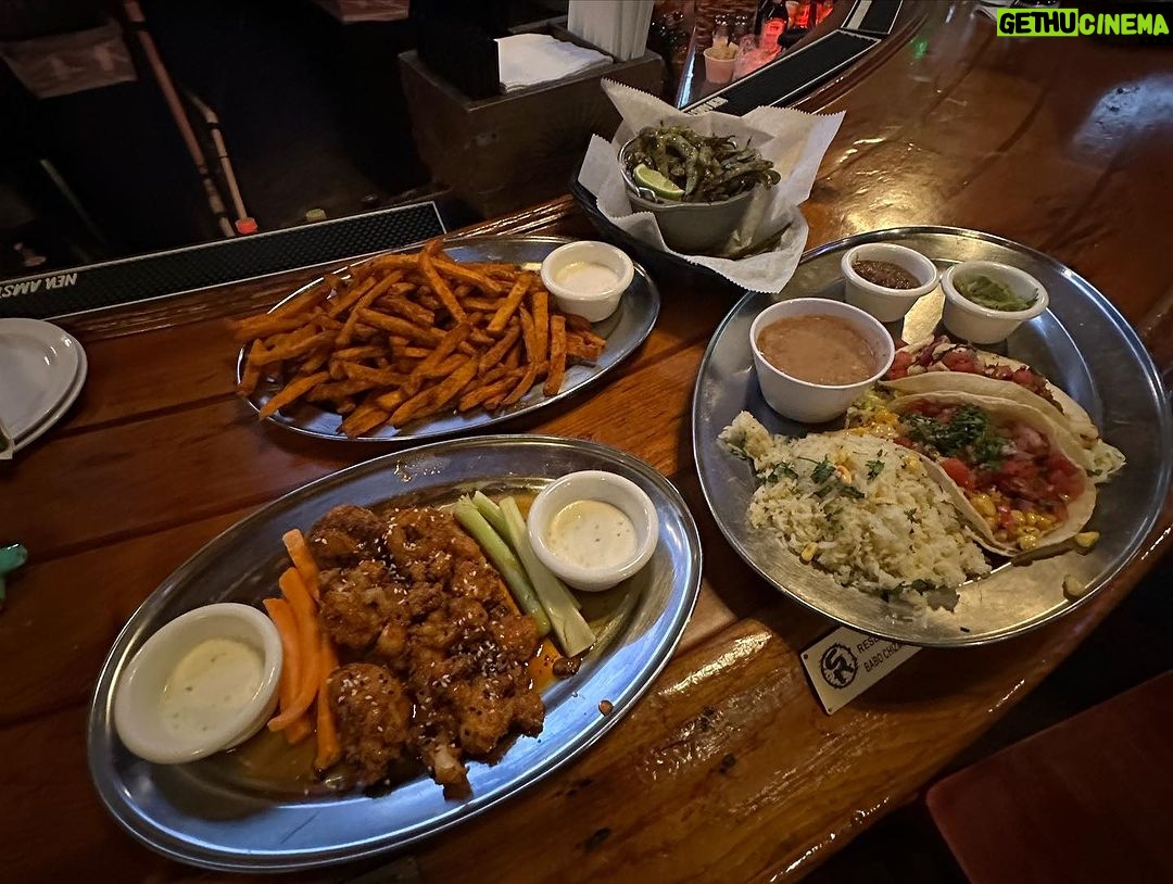 Taz Skylar Instagram - Nobody makes Fries, Onion Rings or Burgers quite like the USA does. Los Angeles, California