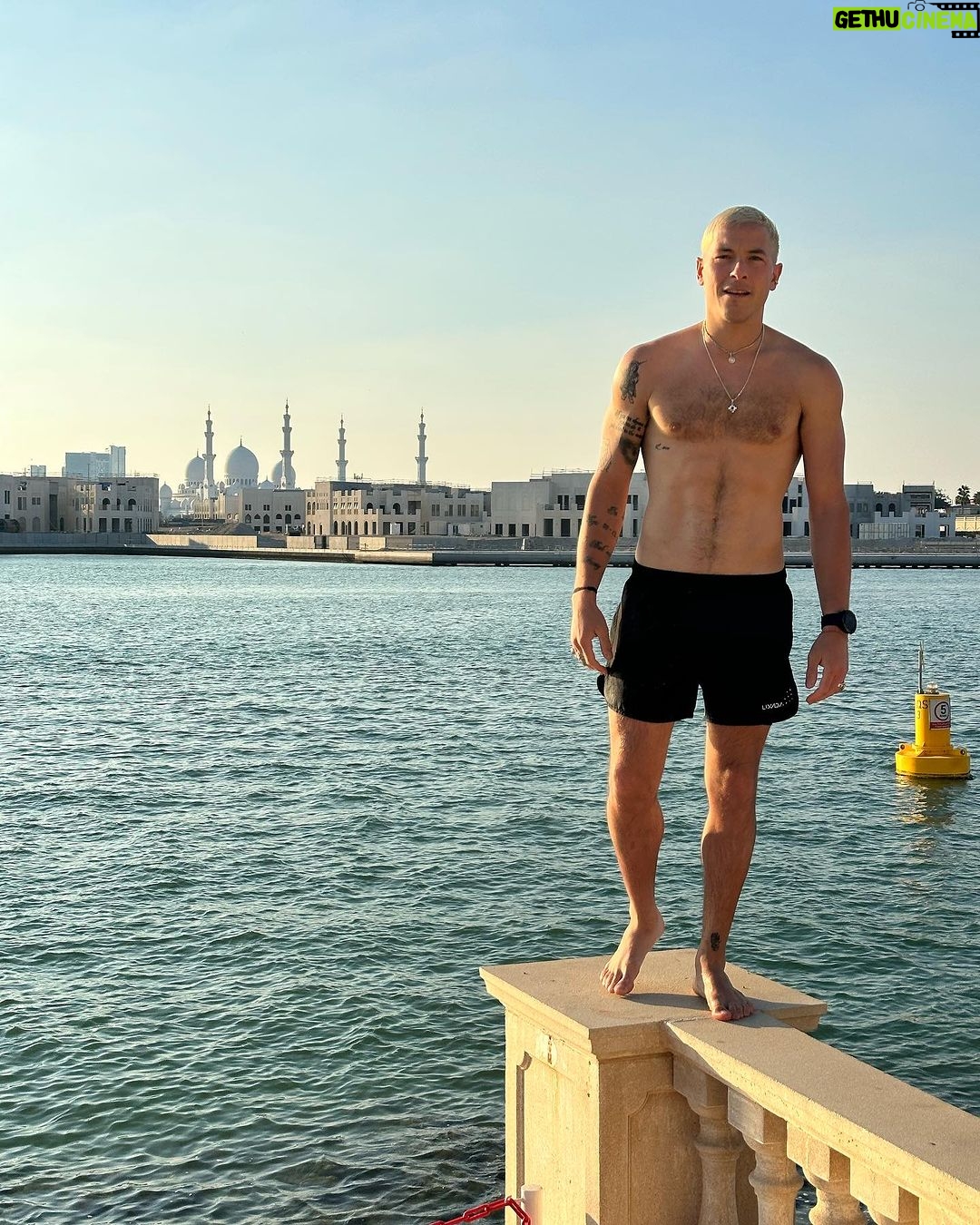 Taz Skylar Instagram - 2 transcontinental flights in one week. But Iām still swinging and bussing out 4Km swims straight off of the plane š
Thank you for the warm welcome! Abu Dhabi, United Arab Emirates