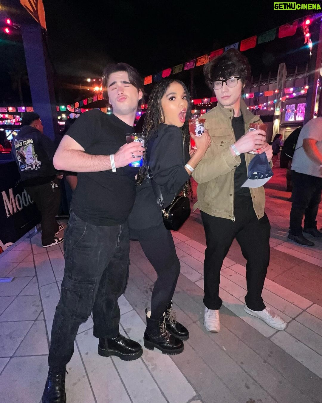 Teala Dunn Instagram - Had the best time with the besties! Thank you @horrornights @unistudios @joshclayden / @scrbltalent #universalhhn 👻🎃 Universal Studios Hollywood