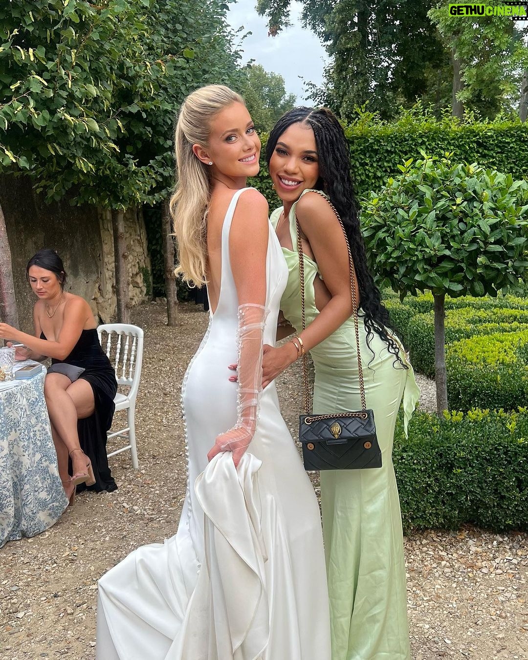 Teala Dunn Instagram - Celebrating the love of @hannahg11 and @dylanbarbour Best first wedding EVER! Congratulations 🎊🍾🎈 Château de Versailles