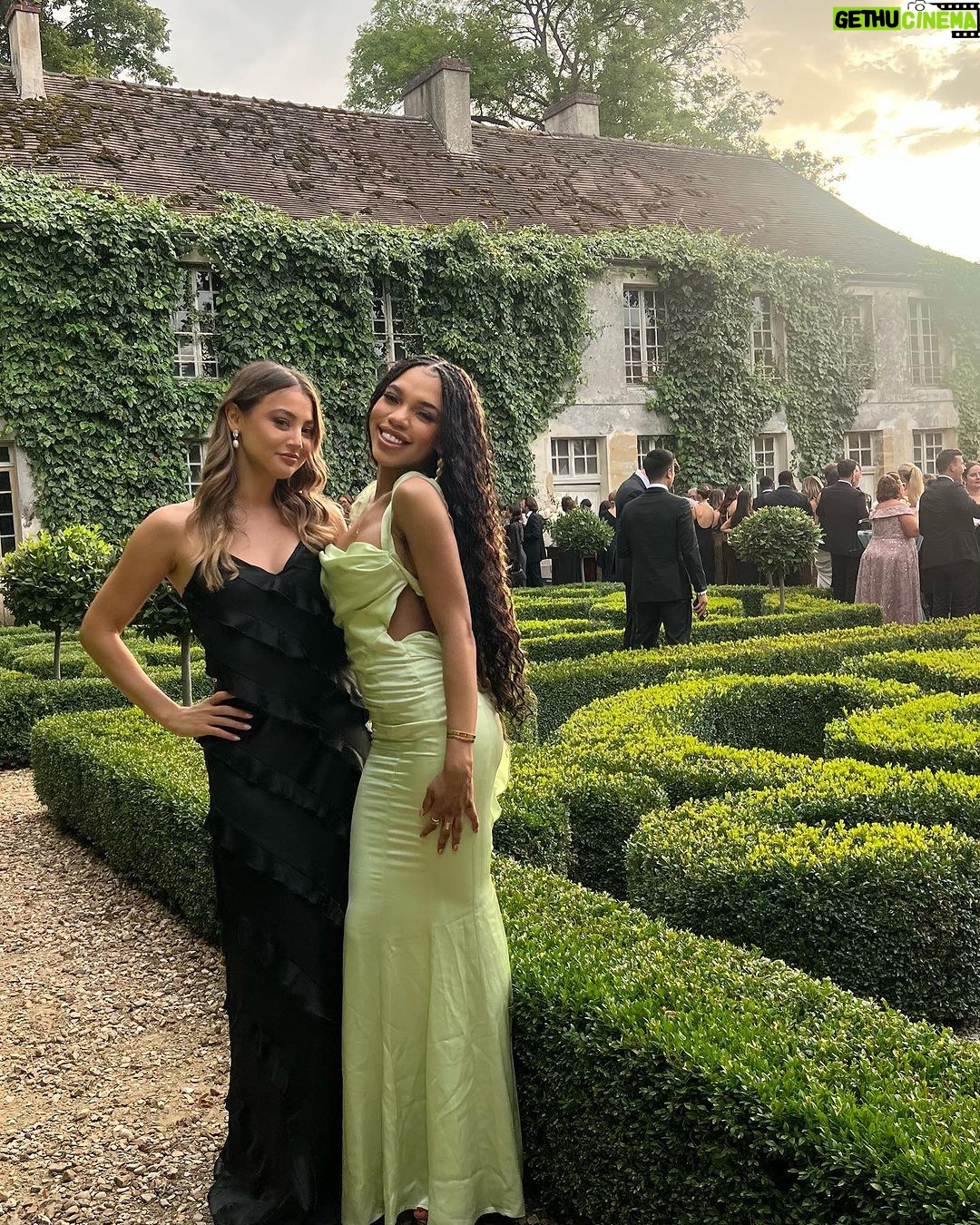 Teala Dunn Instagram - Celebrating the love of @hannahg11 and @dylanbarbour Best first wedding EVER! Congratulations 🎊🍾🎈 Château de Versailles