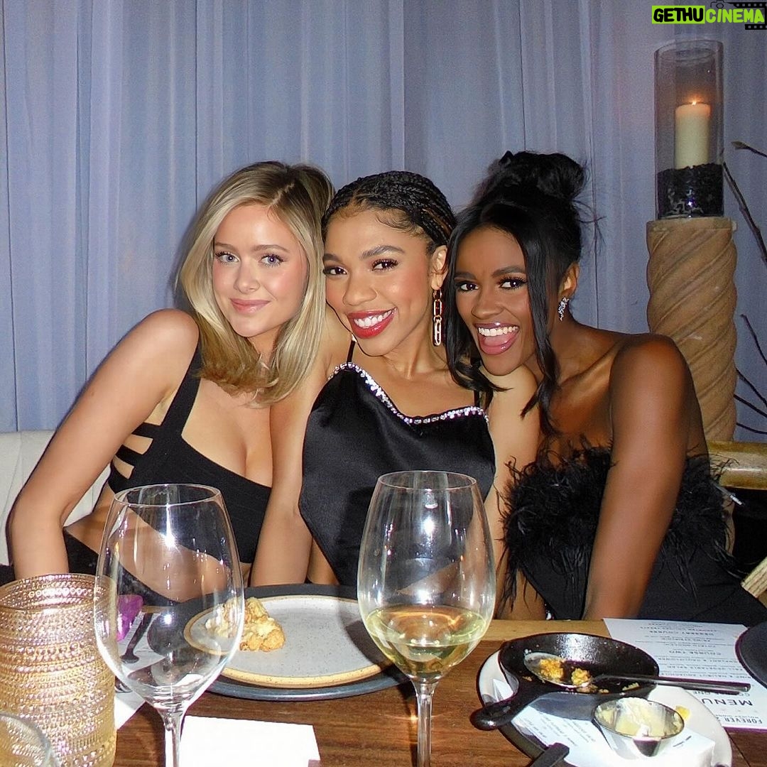 Teala Dunn Instagram - Celebrating holiday season with @forever21 💗