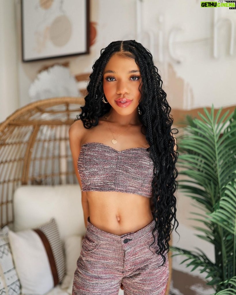 Teala Dunn Instagram - Turning 26 has been surreal and exciting at the same time, I'd like to thank @crumbles__patisserie for my amazing cake @nipandfab , @michelemariepr ,@mixhers , @lovephilosophy for helping with my gift bags, @benefitcosmetics for my beautiful flowers Los Angeles, California