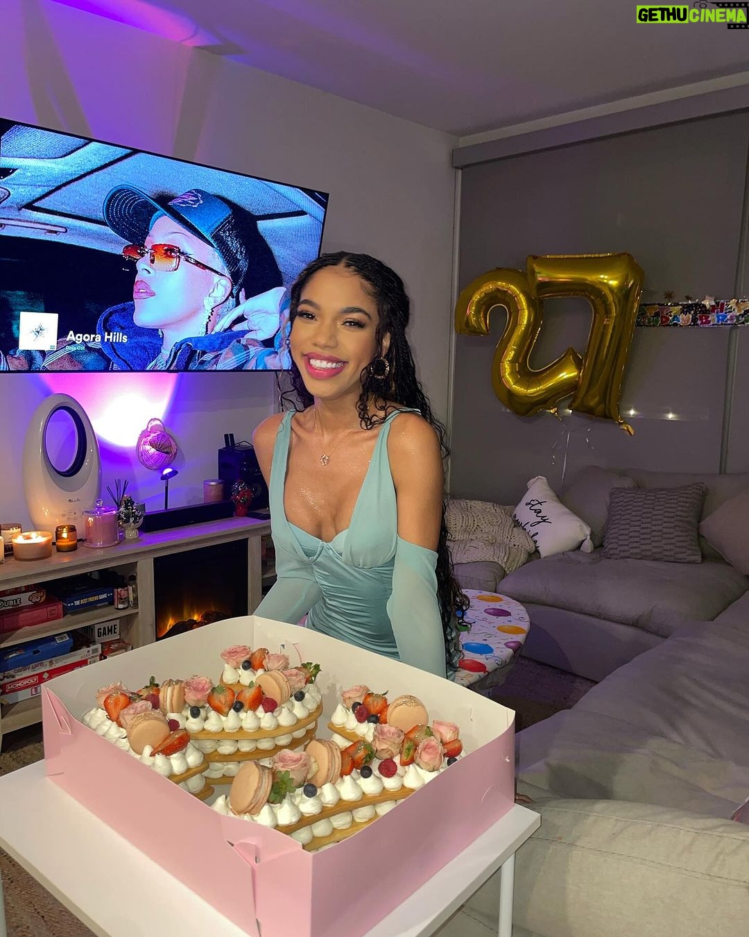Teala Dunn Instagram - Had the most amazing 27th birthday 🥳 Thank you so much @kalaveras.la @cg.ent_partybus for the best dinner and party bus ever!!! I feel so loved