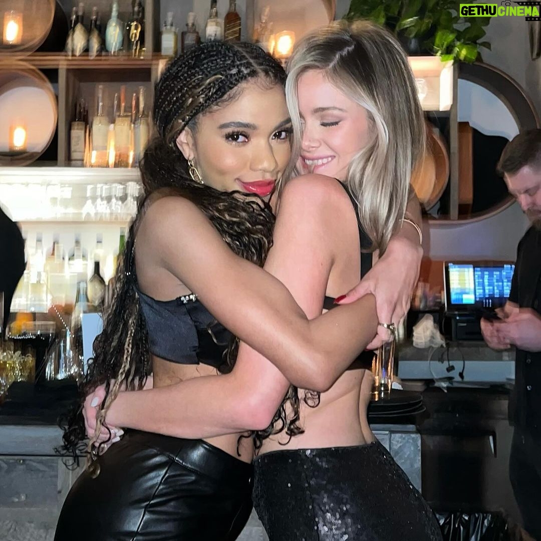 Teala Dunn Instagram - Celebrating holiday season with @forever21 💗
