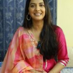 Tejashree Pradhan Instagram – भेटा मुक्ताला… 

सुरू होतेय ‘प्रेमाची गोष्ट’
नवी मालिका. 4th September onwards, 8 PM फक्त STAR Pravah वर.
#PremachiGosht #PremachiGoshtOnStarPravah #StarPravah