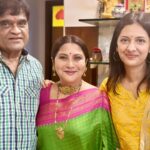 Tejashree Pradhan Instagram – Some meetings are mandatory to complete my Diwali🤗🤗🤗🌸🌸🌸 #extendedfamily 

#HappyDiwali #HappyLife