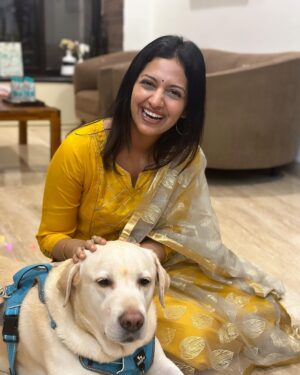 Tejashree Pradhan Instagram - Some meetings are mandatory to complete my Diwali🤗🤗🤗🌸🌸🌸 #extendedfamily 

#HappyDiwali #HappyLife