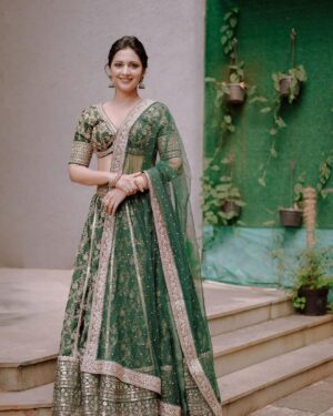 Tejashree Pradhan Instagram - Let your presence describe you😇🧿 just be. #HappyLife

Mua @mua_prachisabale
Jewellery @jizajewellerystudio 
Outfit @mihir_designer_studio
Captured by @gauravk6677
Styled and managed by @jizajewellerystudio