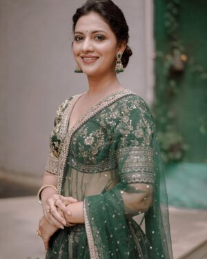 Tejashree Pradhan Instagram - Let your presence describe you😇🧿 just be. #HappyLife

Mua @mua_prachisabale
Jewellery @jizajewellerystudio 
Outfit @mihir_designer_studio
Captured by @gauravk6677
Styled and managed by @jizajewellerystudio