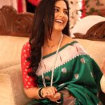 Tejashree Pradhan Instagram – नयनाच्या लग्नासाठी सुंदर अंदाजात सजली मुक्ता😍
#tejshreepradhan #premachigoshta #laxmichyapaulanni #wedding #starpravah #itsmajja