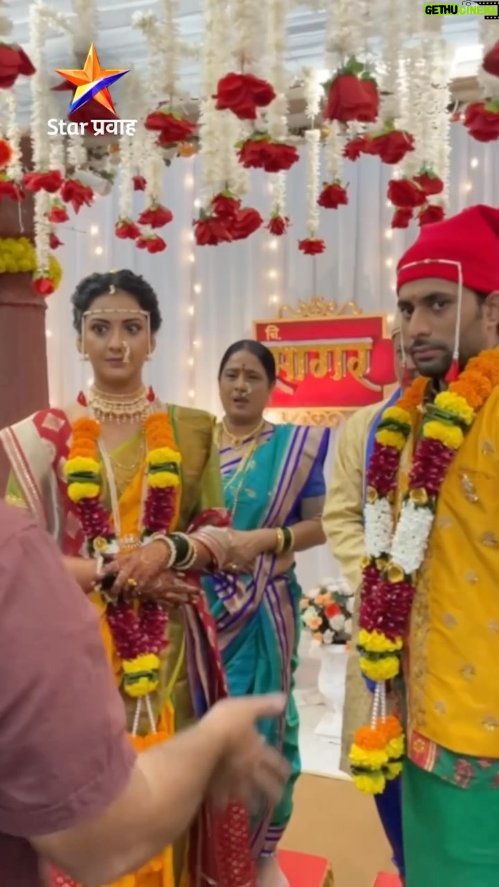 Tejashree Pradhan Instagram - सागर-मुक्ताच्या लग्न सोहळ्याच्या पडद्यामागचे काही क्षण... ‘प्रेमाची गोष्ट’ विवाह सोहळा... 25 ते 30 डिसेंबर रा. 8:00 वा. Star प्रवाहवर. #PremachiGosht #PremachiGoshtOnStarPravah #starpravah