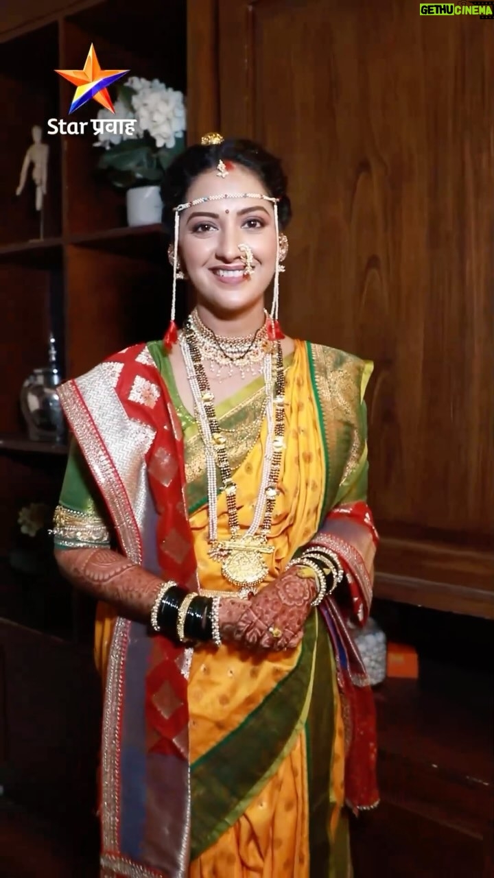Tejashree Pradhan Instagram - कशी दिसतेय सागरची नवरी...? सागर-मुक्ताच्या लग्नाला नक्की यायचं हं...! ‘प्रेमाची गोष्ट’ विवाह सोहळा... 25 ते 30 डिसेंबर रा. 8:00 वा. Star प्रवाहवर. #PremachiGosht #PremachiGoshtOnStarPravah #StarPravah
