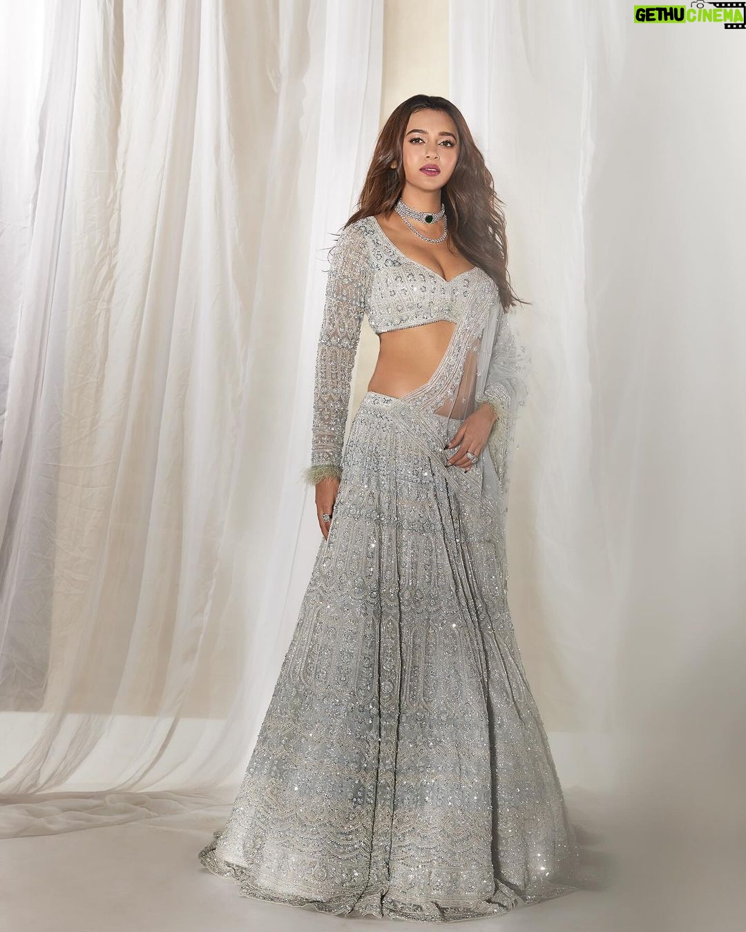 Tejasswi Prakash Instagram - Shudh desi look ♥️ . . . . Magazine: @weddingaffairofficial Producer: @akshat_gutgutia Photographer: @trishasarang Stylist: @natashavohra6 Assisted by: @_shruuttii_ Make up: @billymanik81 Hair: @sheetal_f_khan Videographer: @chalchitrakar Artist Publicist: @atulmishra6 Wearing: @kalighataindia Jewellery: @sonisapphire Heels: @rossobrunelloofficial