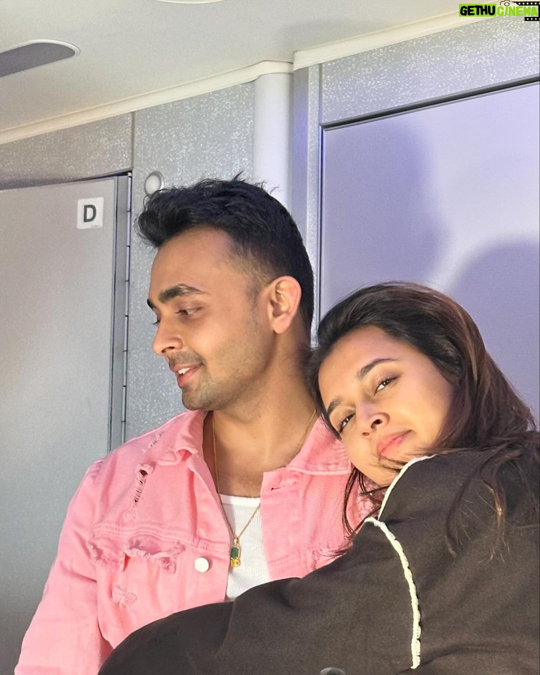 Tejasswi Prakash Instagram - @pratik_pgw ♥️ I am so blessed to have a brother like you . P.S. Yeh bolne k poore 5000 pesos mile hai Ok bye 😒 . . . . . Stylist: @style_by_pradnyaaaaa__ @kayjaybykritika Mexico, Puerto Vallarta