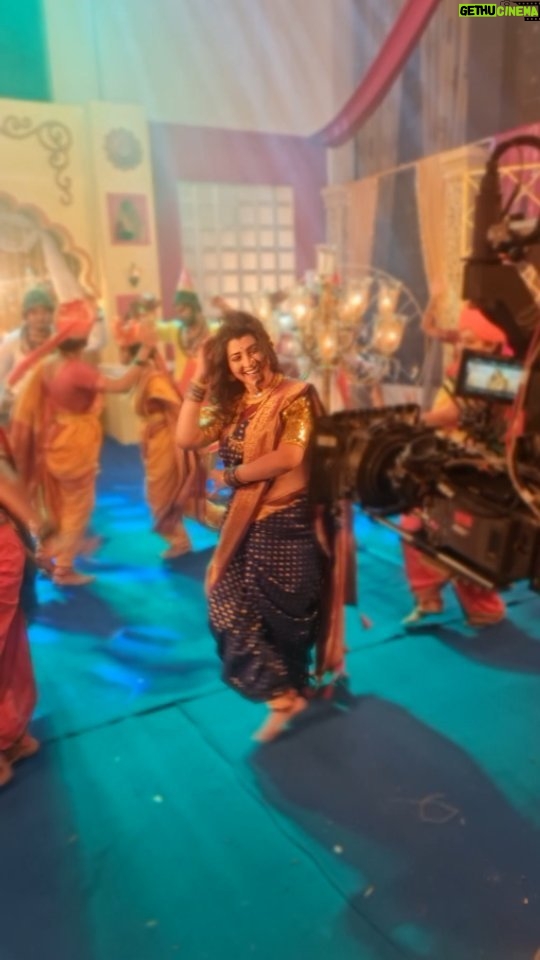 Tejaswini Pandit Instagram - Dance kartana evdhi majja keliye aani film madhye kaam kartana tyahun dhamaal aliye ! Hich dhamal anubhavaychi asel tar theatraat ekda yeun tar bagha......entertain zalyashivay return janarach nahi ! IN CINEMAS NOW !