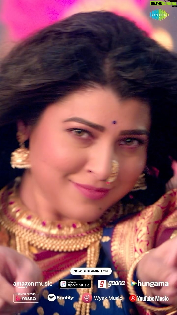 Tejaswini Pandit Instagram - आमच्यासोबत नाचायला, धिंगाणा घालायला आता तुम्ही सुद्धा यायचंय.. ‘आली गं भागाबाई’ च्या हुक स्टेपवर धम्माल रिल्स बनवा आणि @saregamamarathi @eytbmarathifilm या इन्स्टाग्राम पेजेसना टॅग करा.. ‘एकदा येऊन तर बघा’ फक्त चित्रपटगृहांत!