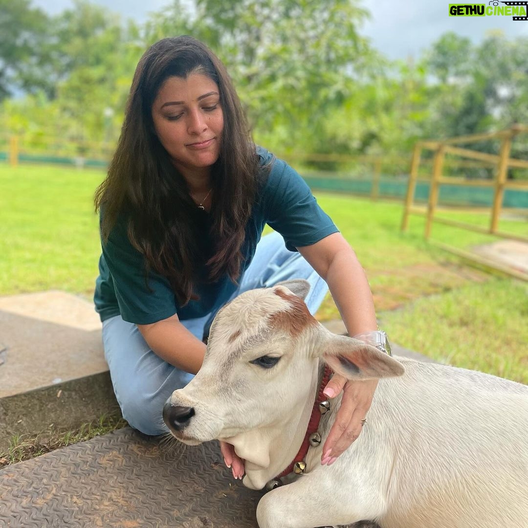 Tejaswini Pandit Instagram - Its the ‘little things’ in life that make you Happy !! 🩷🥹