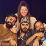 Tejaswini Pandit Instagram - हम ना रहें कभी यारों के बिन… . Welcoming 24 with my fam jam 🫶🏻 . #24 #happynewyear #friendsasfamily #lifeisbeautiful अपनी धुन में
